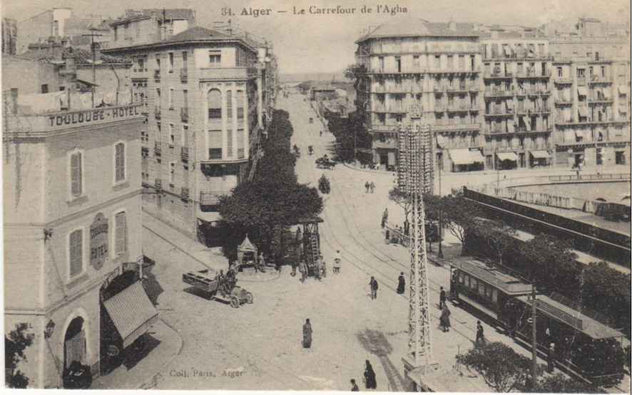 Carrefour - rue Charras et boulevard Baudin.