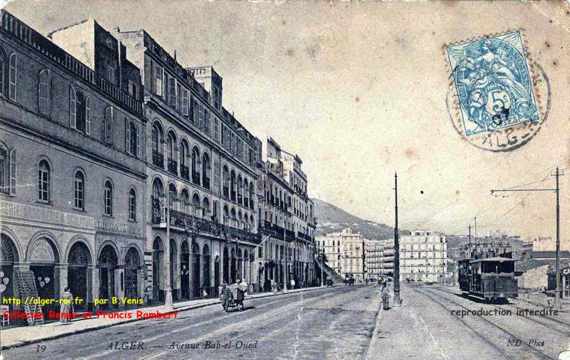 Avenue Bab-el-Oued sur les voies à droite du terre-plein central,