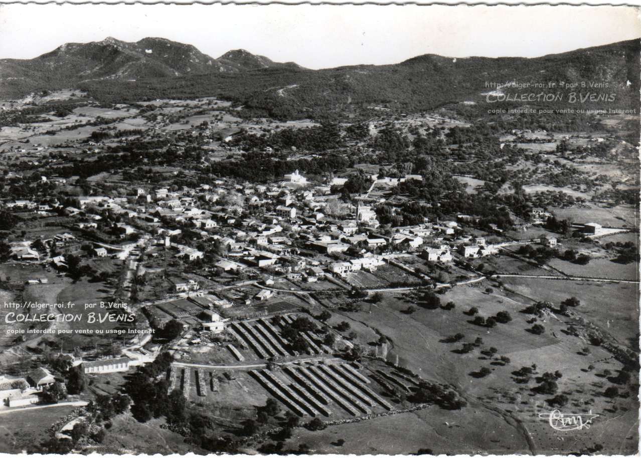 1A : AZAZGA, vue aérienne sur la ville