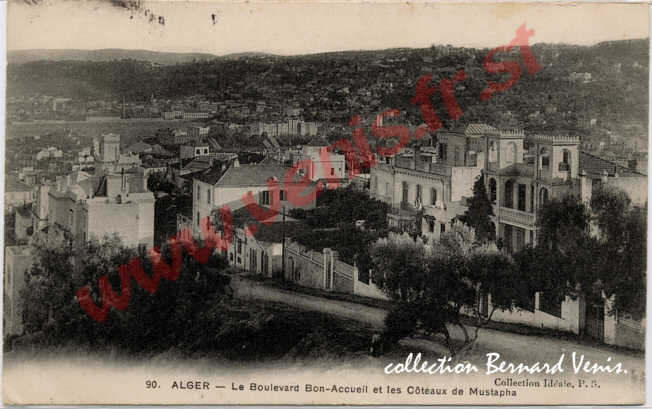 Le boulevard Bon-Accueil et les Côteaux de Mustapha.