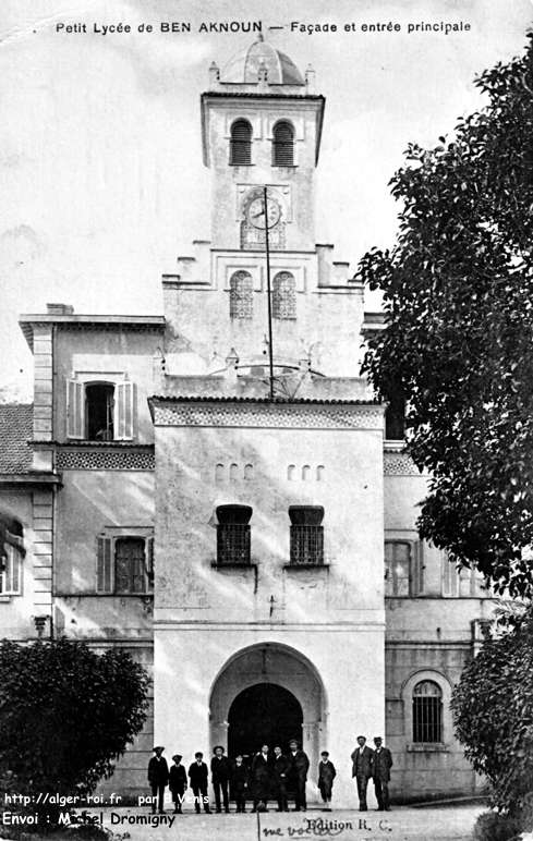 Façade et entrée principales du lycée de Ben Aknoun le 16 juin 1914 (avec texte au verso) .