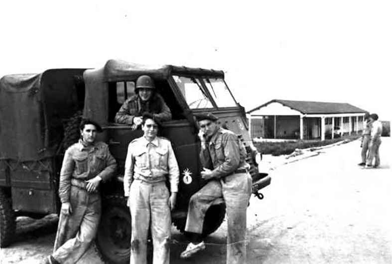 Quatre stagiaires pendant la période bloquée d'avril 1960
