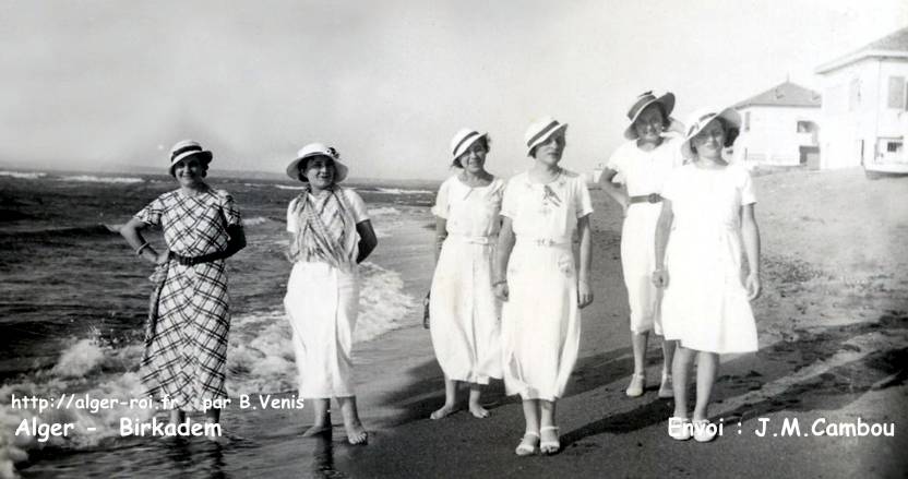 Birkadémoises sur la plage Verte rive dans les années 30