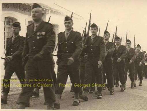 Défilé militaire à la Caserne d’Orléans en 1960