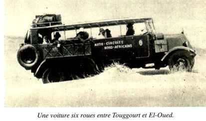 Une voiture six roues entre Touggourt et Et-Oued.
