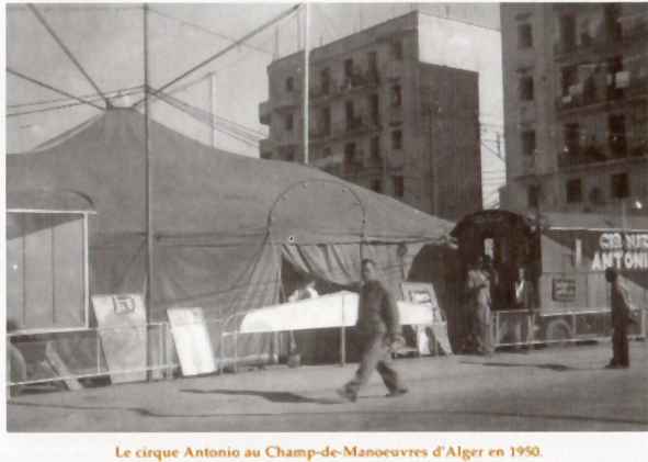 Le cirque Antonio au Champ-de-Manoeuvres d'Alger en 1950. 