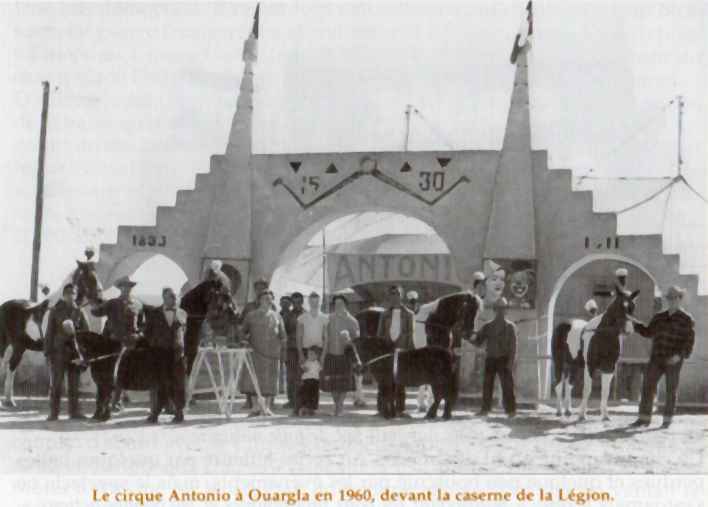 Le cirque Antonio à Ouargla en 1960, devant la caserne de la Légion.