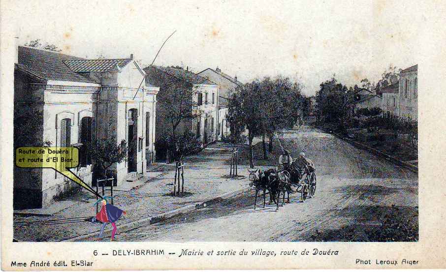 Mairie et sortie du village , route de Douéra