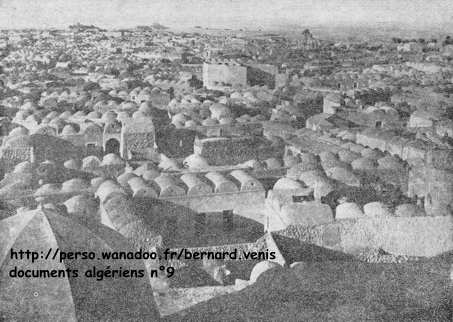 EL-OUED. - 'La ville aux mille coupoles, vue du haut de la mosquée. -Photo OFALAC.