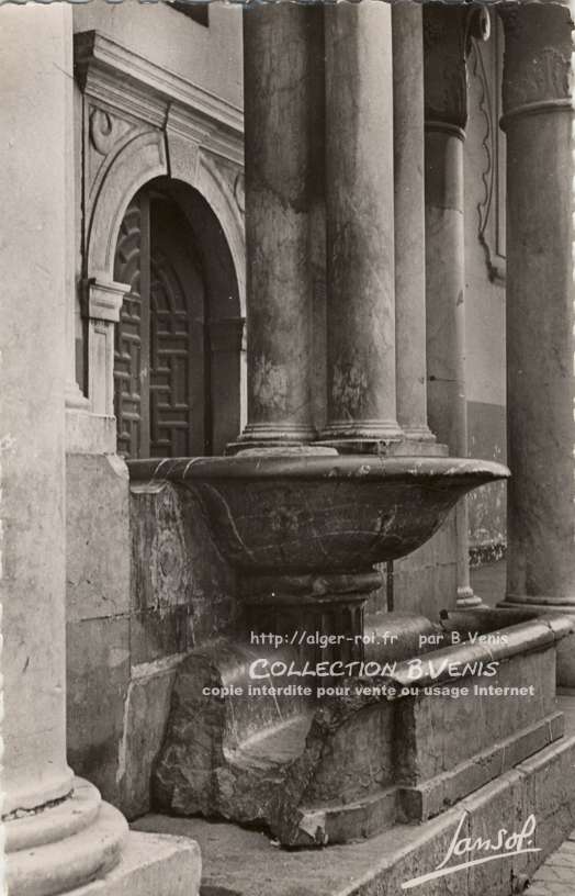 Vieille fontaine de la mosquée Djemaa Djidid