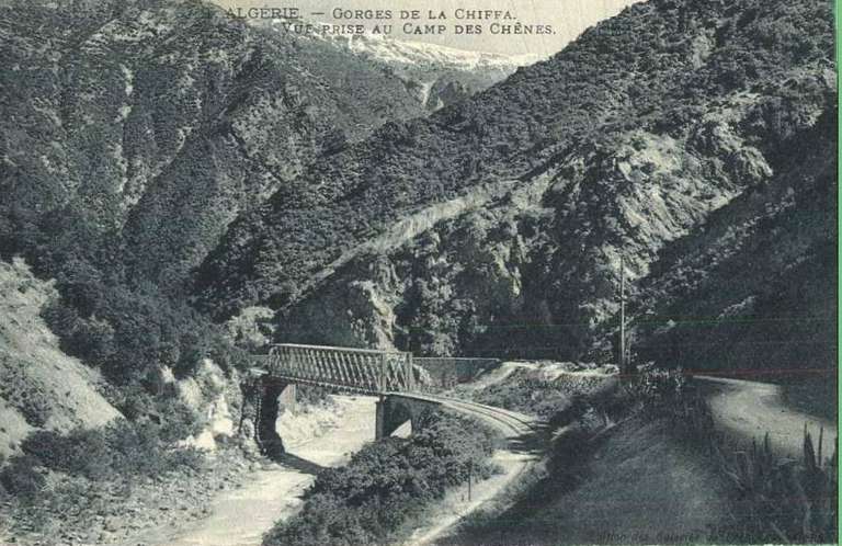 Les gorges de la Chiffa , un pont vu du camp des chênes