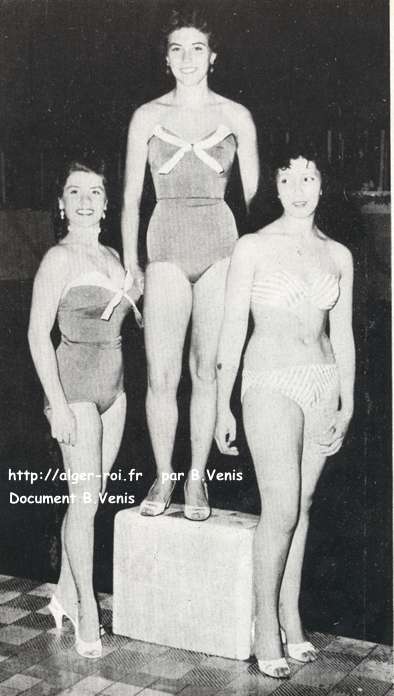 Mademoiselle Jacqueline Doudic (au centre) élue Miss Sports 1955 et ses demoiselles d'honneur : Mlles Christiane Boisson et Lilas Keliff.
