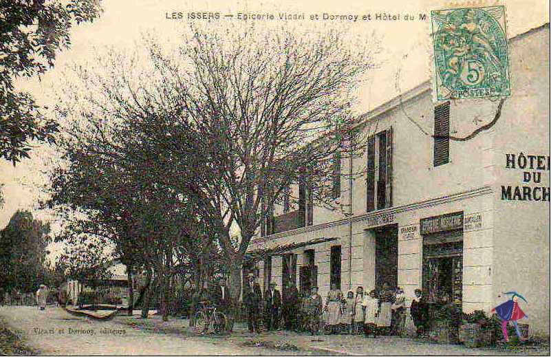 Vue sur L'Epicerie Vicarie et Dormoy et L'Hôtel du Marché.