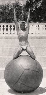 Equilibre sur ballon libre ,, Institut Naturiste d'Alger 