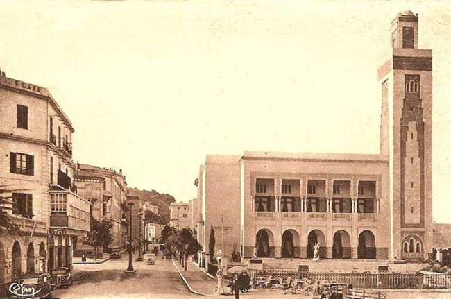 Philippeville,Hôtel de ville et avenue de la Passerie (puis avenue de la République)
