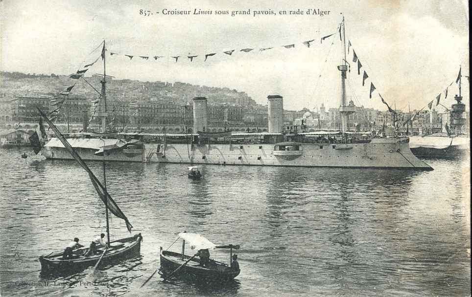 en rade d' Alger Croiseur Linois sous grand pavois 