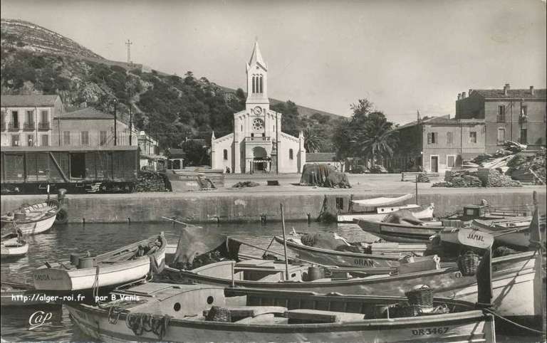 Nemours, l'église et le port de pêche (sardines, anchois,...) 