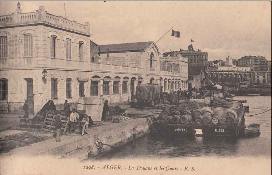 Douane, côté mer - à droite le palais consulaire, la mosquée de la Marine