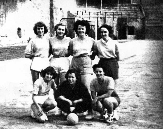 ,equipe seniors feminine,1950-1951,RUA,hand-ball