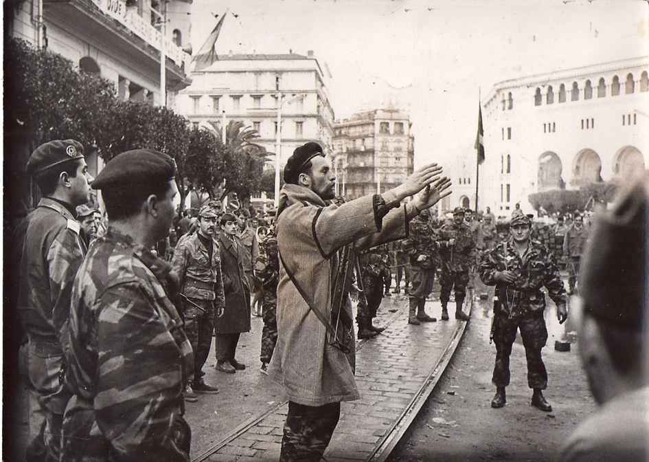 La fin de l'insurection d'Alger - Une des dernières photos de Pierre Lagaillarde avant sa reddition -01-02-1960