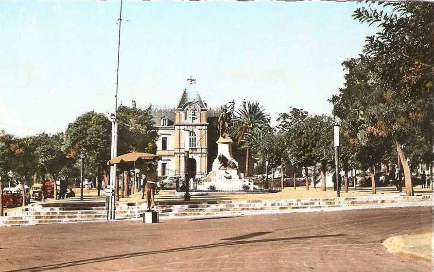 saida,mairie et monument aux morts