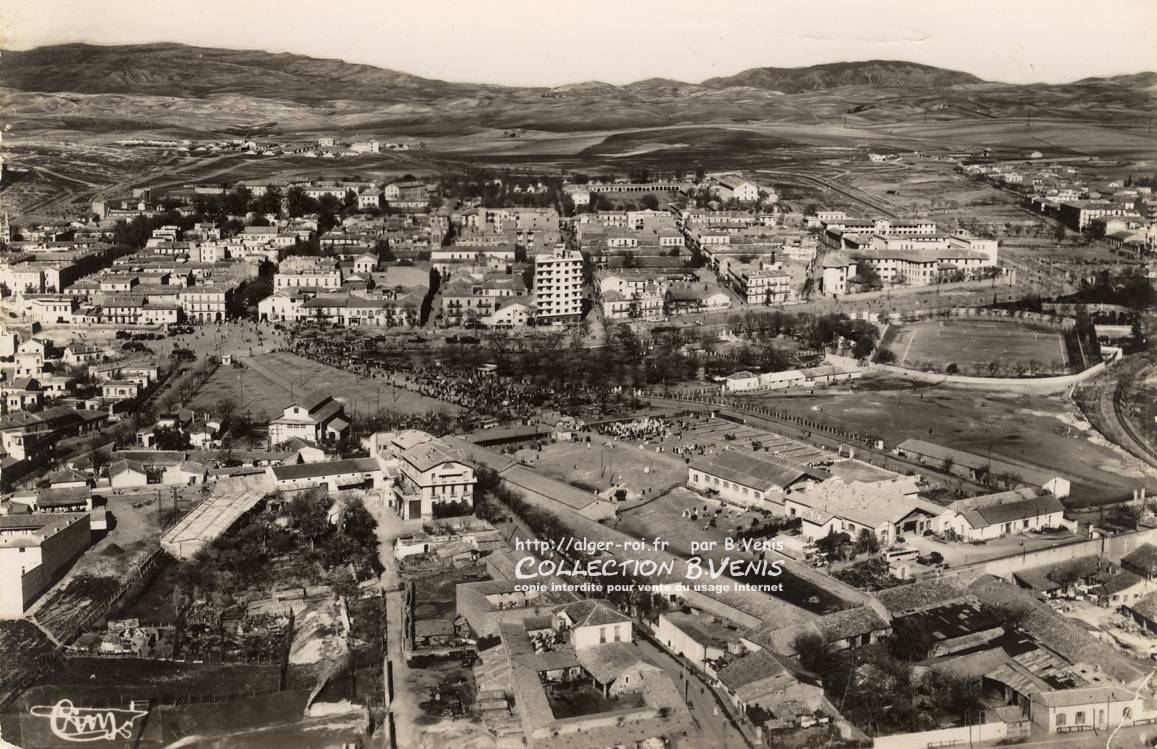 Sétif, vue aérienne sur le marché arabe, le stade Girod et une partie de la ville