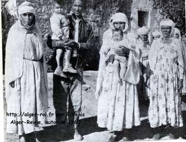 A cet aspect traditionnel de la famille, tel que l'imaginent la plupart des étrangers à ]'Algérie 