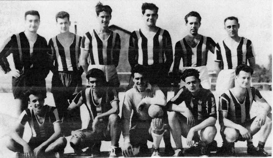 Handball à 11 - Équipe Séniors du HBCA (Handball Club Algéroisà - 1954