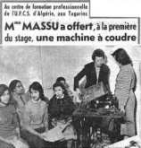 Au centre de formation professionnelle de l'U.F.C.S. , Mme MÂSSU a offert à la première du stage, une machine à coudre 