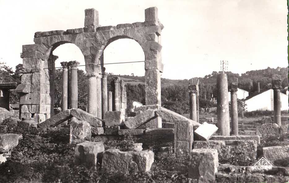 tigzirt,entree de la basilique en ruines