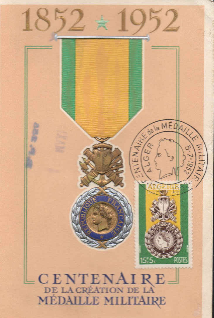 le premier timbre algérien du centenaire dela Médaille militaire a été remis à M. Roger LÉONARD