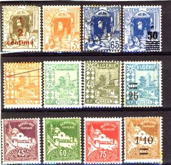 Les trois premiers timbres d'Algérie en petit format ont été émis en 1926 ; les voici.