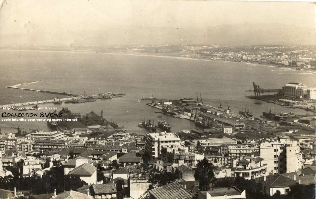 Vue générale-entrée du port de l'Agha et la baie d'Alger
