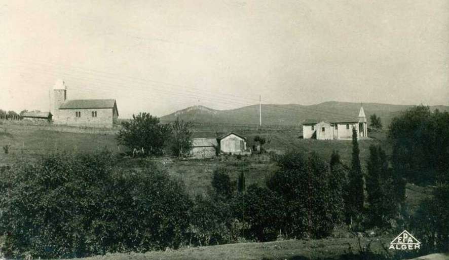 kabylie,yakouren,eglise et la mosquee
